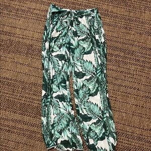 Tropical Green Leaf Print Women's Cover up pants